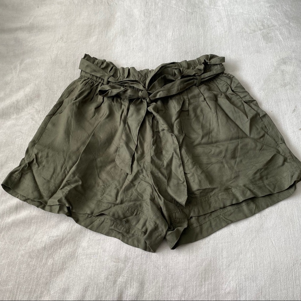 American Eagle Paperbag shorts